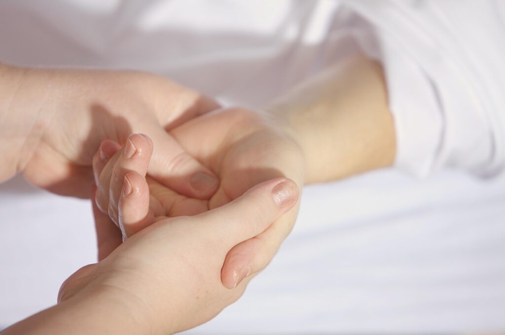 hands massage treatment fingers 